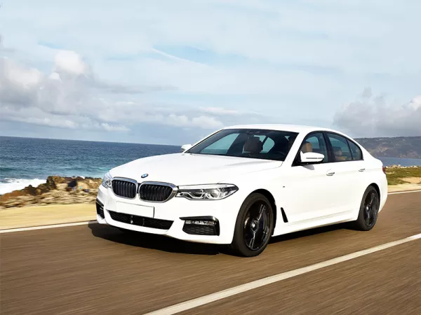 Dịch vụ thay Kính chắn gió xe BMW 320i tận nơi